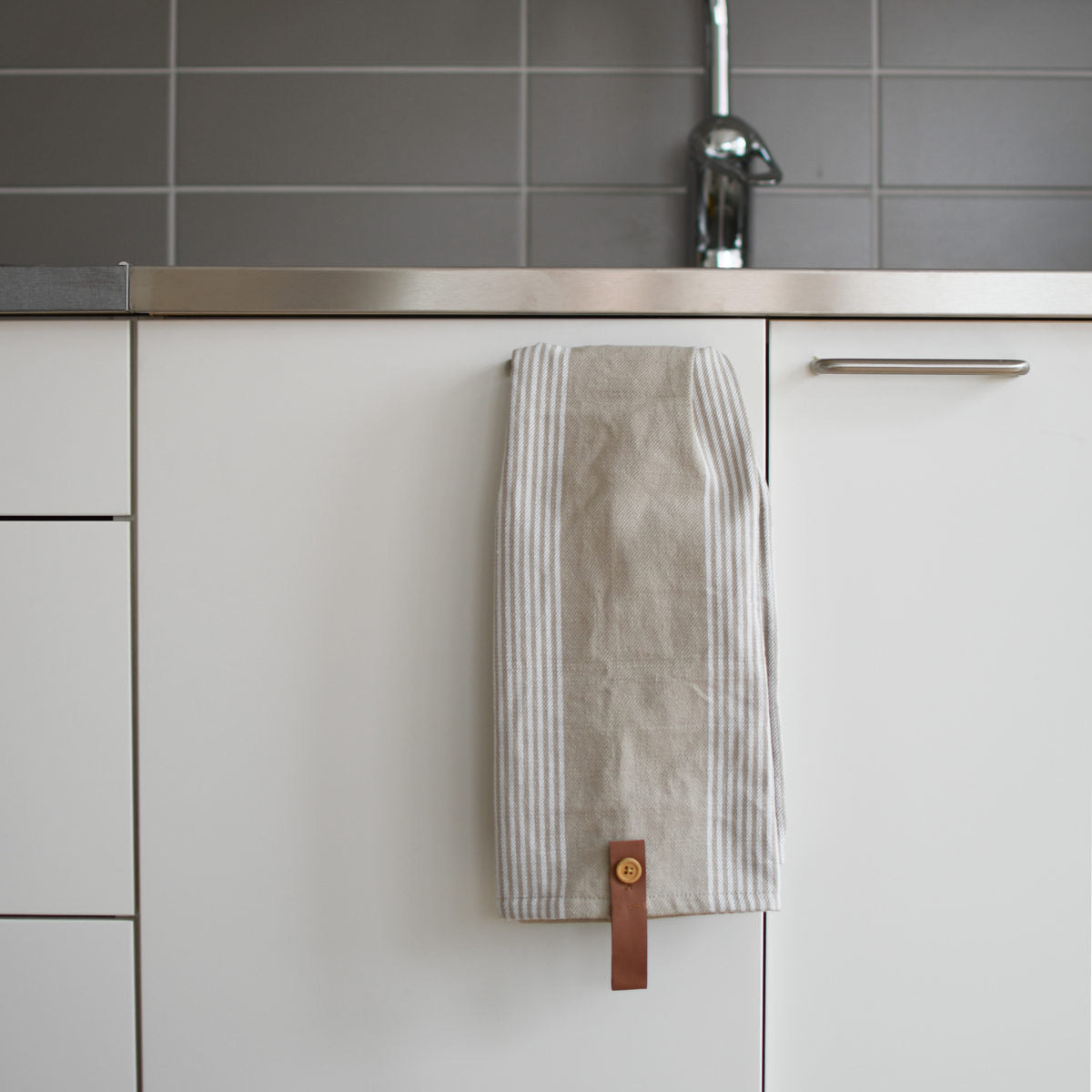 Utveda Beige/ White kitchen towel