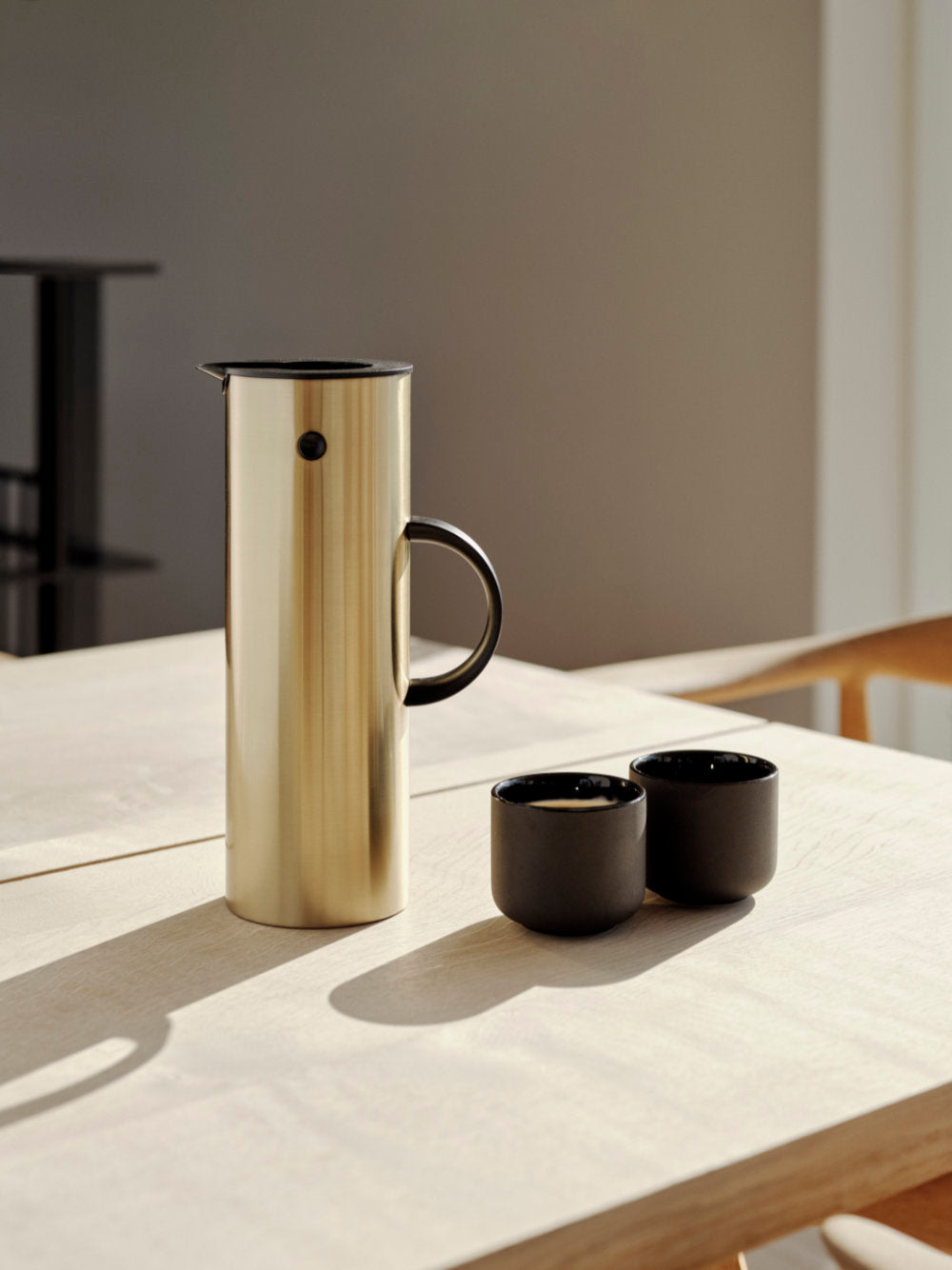 stelton aufbewahrung Stelton Isolierkanne EM77 Brass (Groß) – Zeitlos