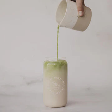Hohes Trinkglas Iced Matcha Latte club