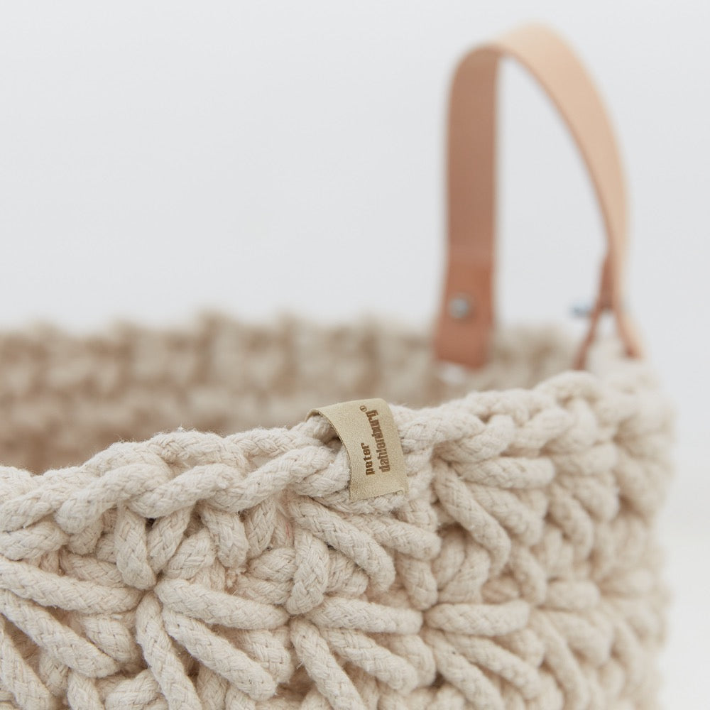 Korb mit Lederhenkeln Crochetmuster 40x40x40cm ecru