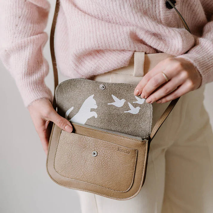 Cat Chase Moss used Look