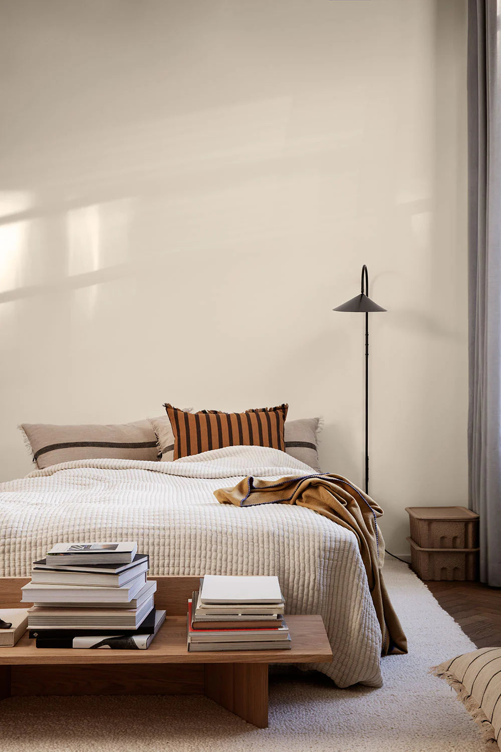 Arum Swivel Eall Lamp