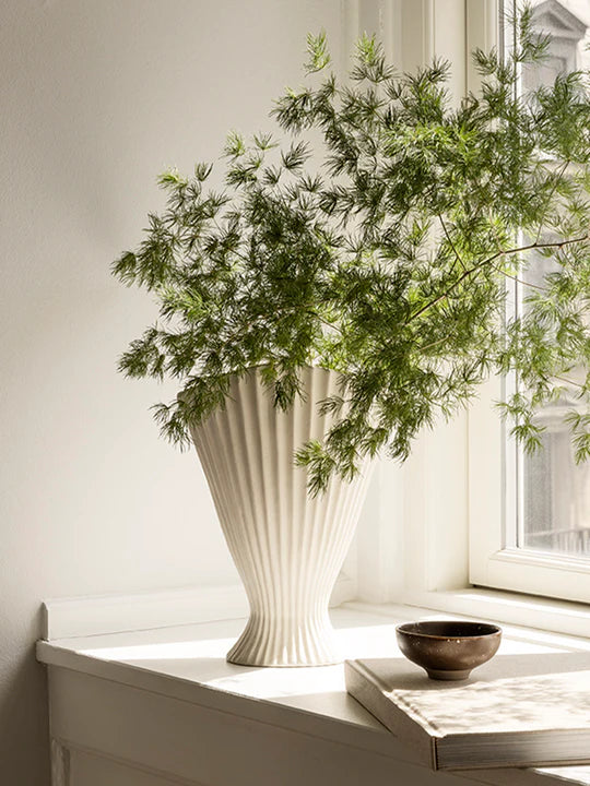 Fountain Vase Off White
