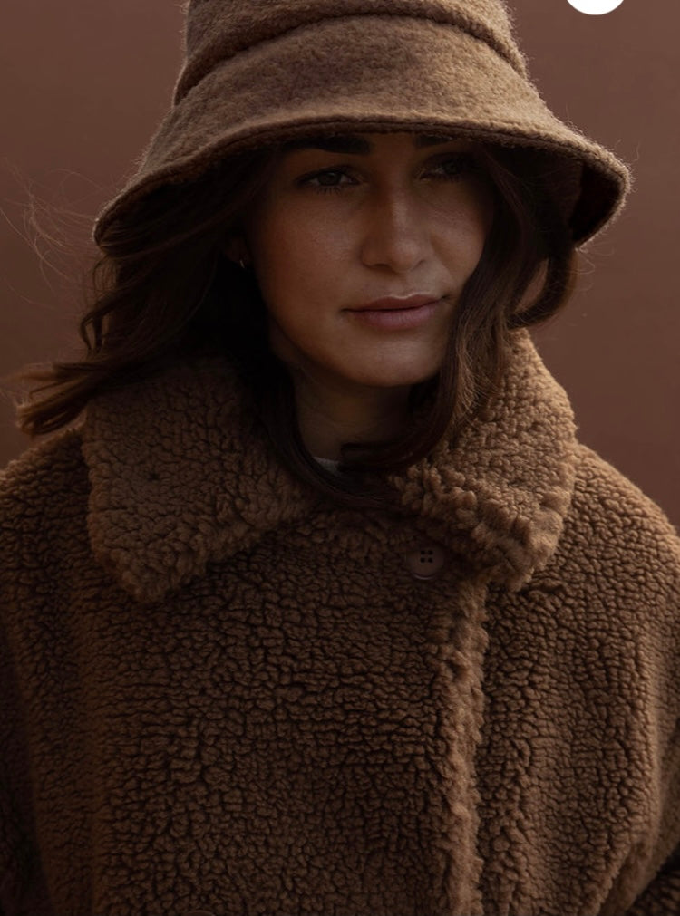 Monk and Anna Bucket hat