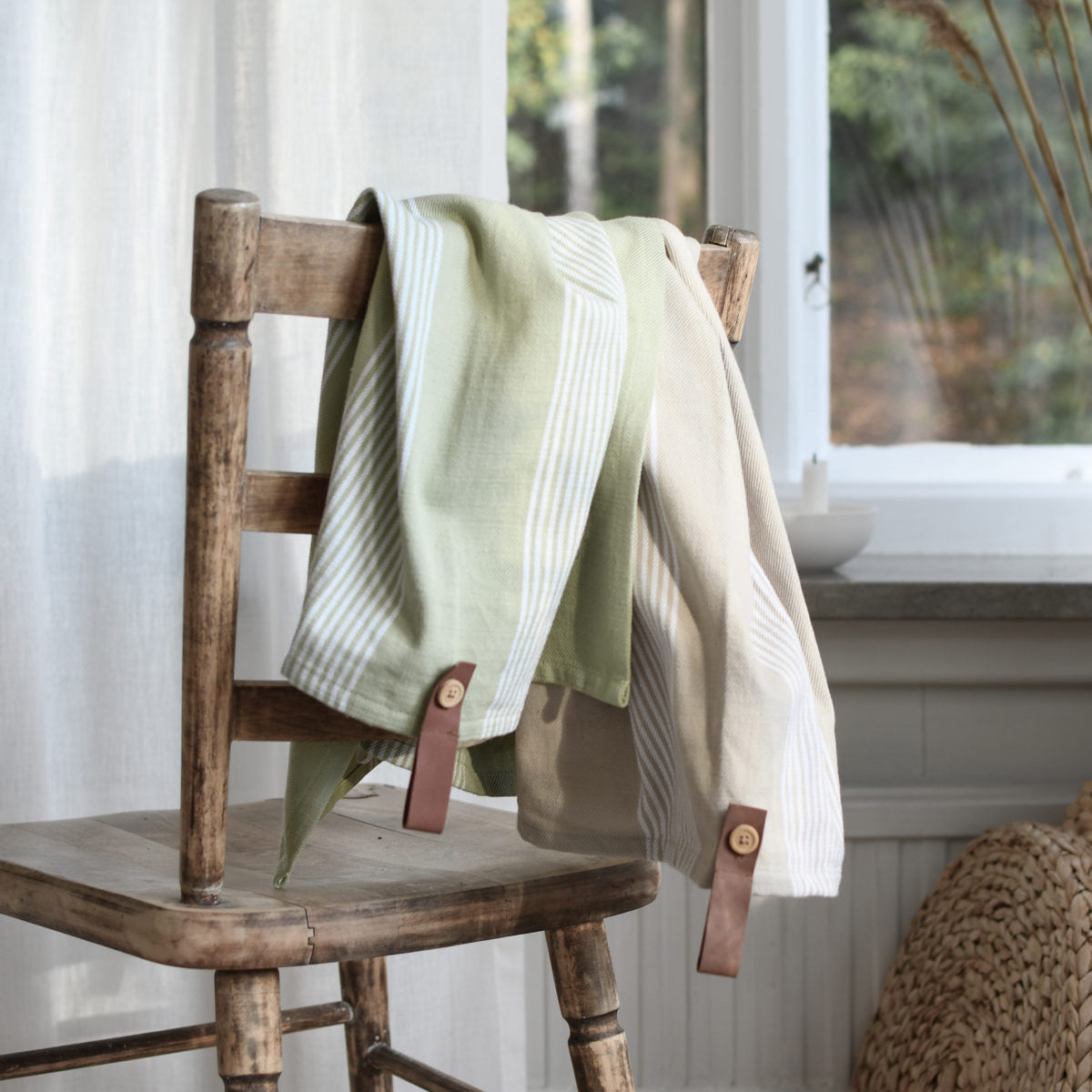 Utveda Beige/ White kitchen towel