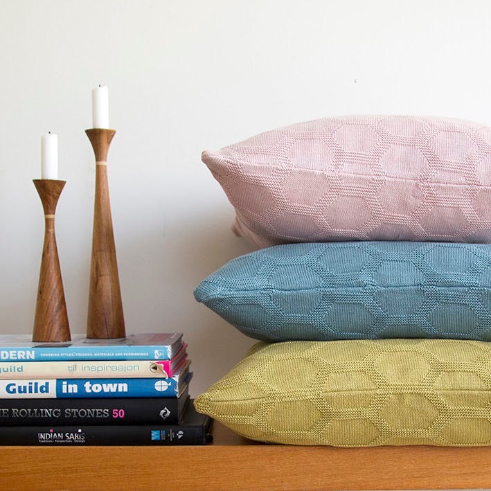 Herdis Kissen 50x50 cm , inklusive hochwertiger Daunenfüllung