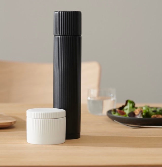 Pleat Pfeffermühle schwarz