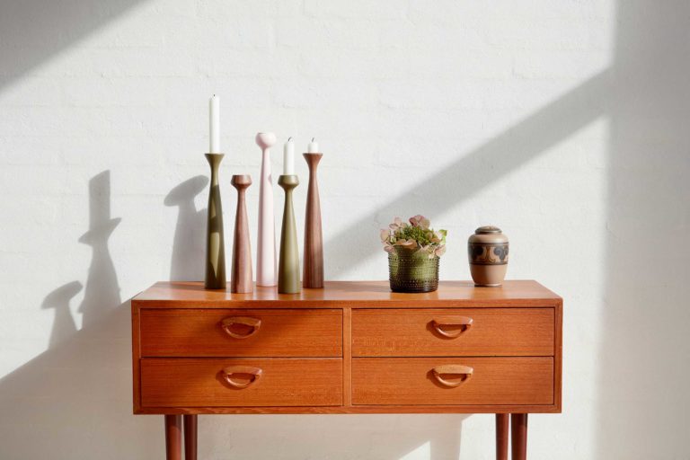 Lily candleholder