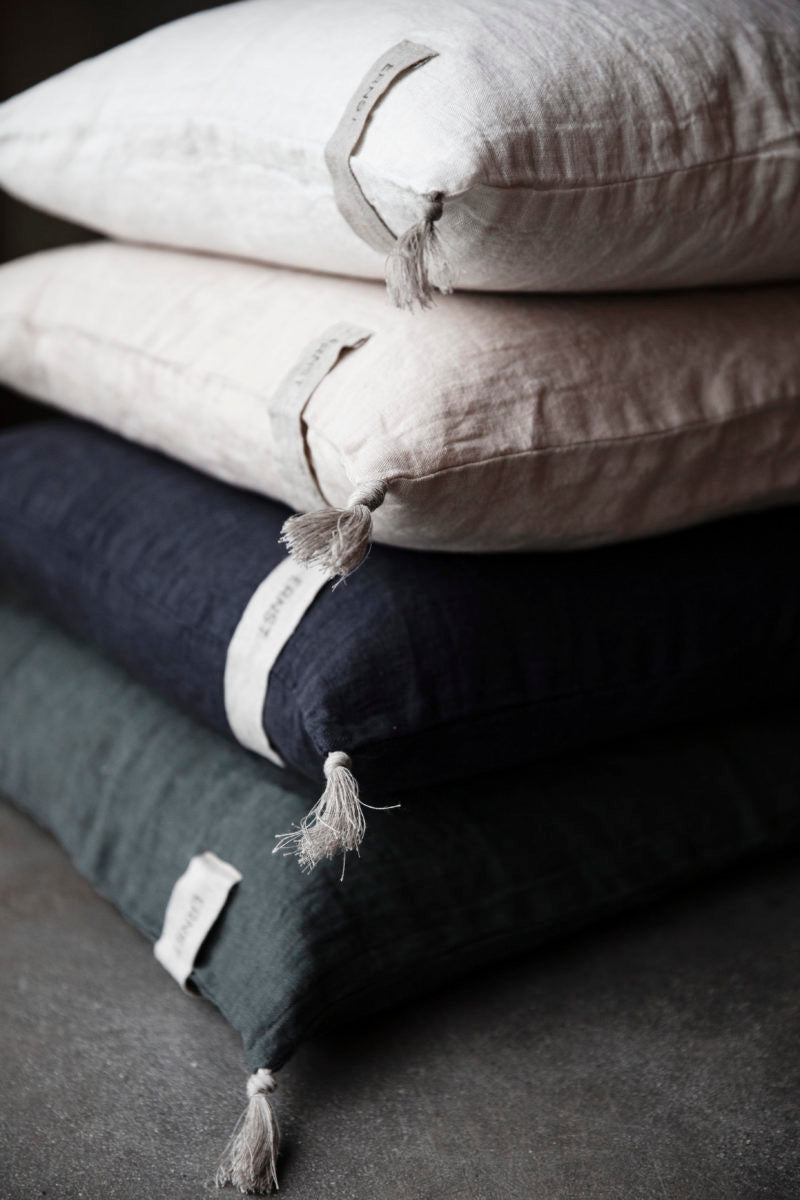 Kissen Leinen braun mit Quasten