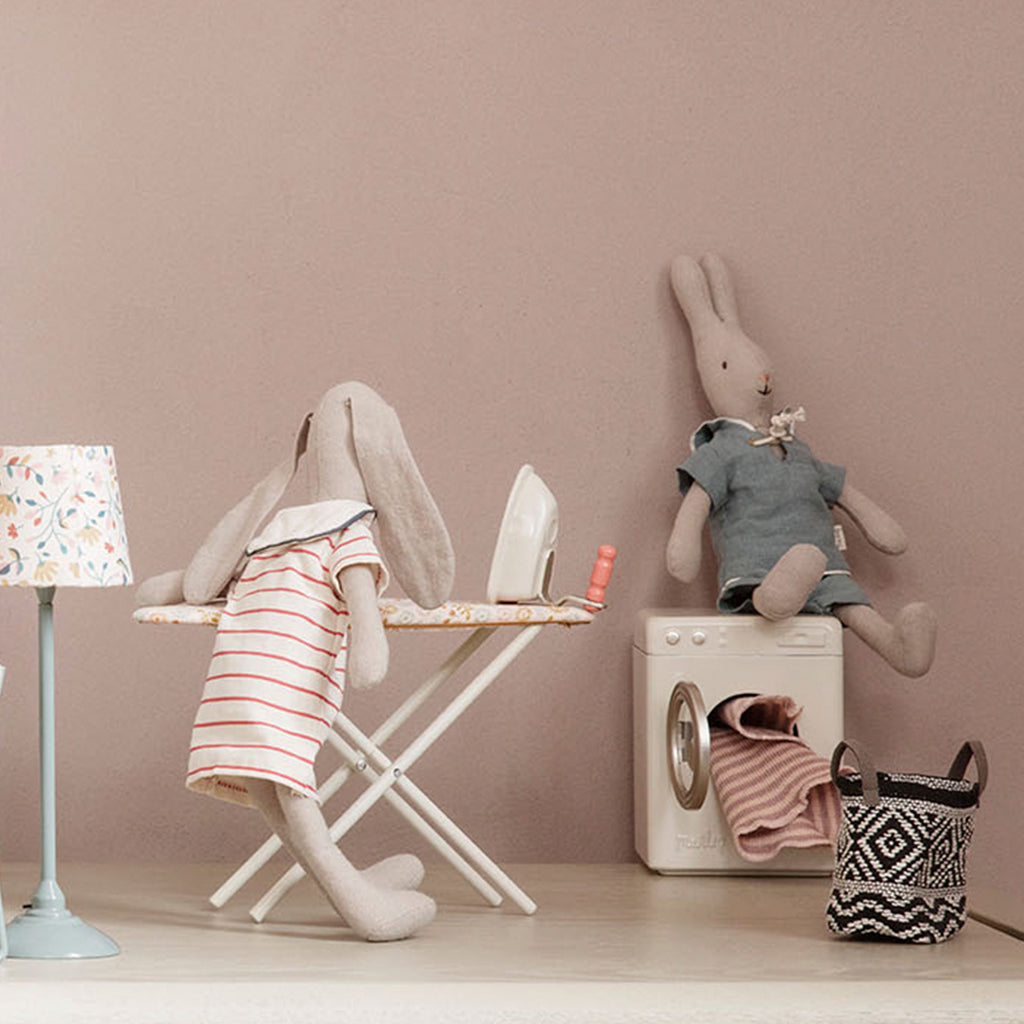 Mädchenhase im Segelkleid Größe 4