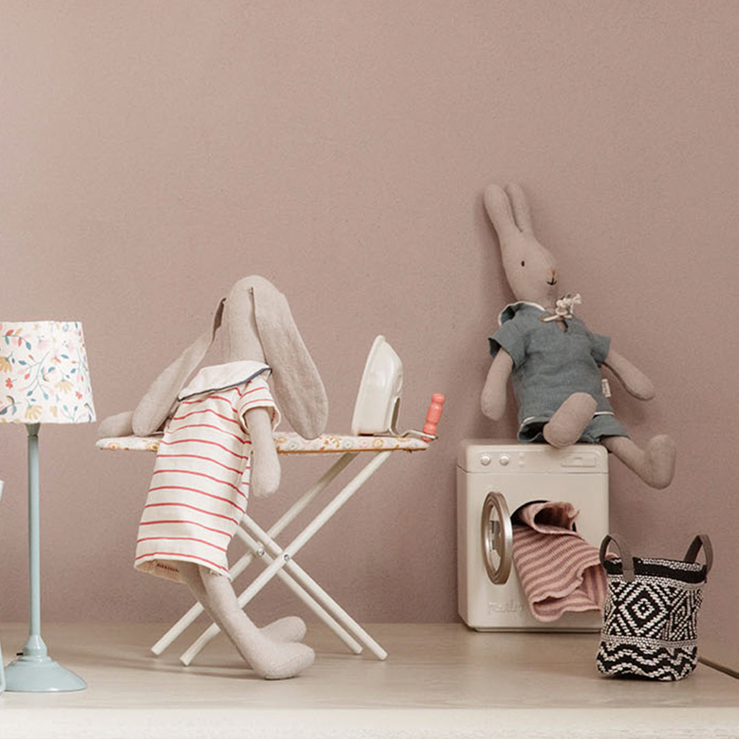 Mädchenhase im Segelkleid Größe 4