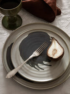 Omhu Plate Small Off White/Charcoal