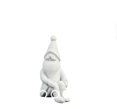Nisse weiß, sitzend