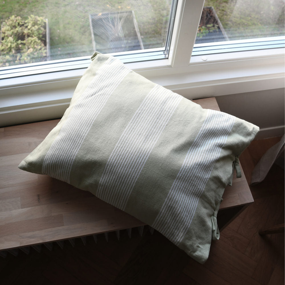 Utveda Green / White cushion cover